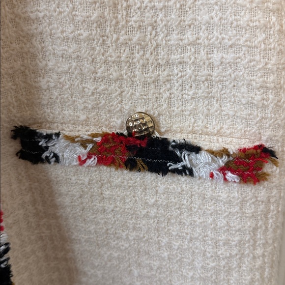 CHANEL Ivory Tweed Coat with Vibrant Trim - Picture 7 of 17